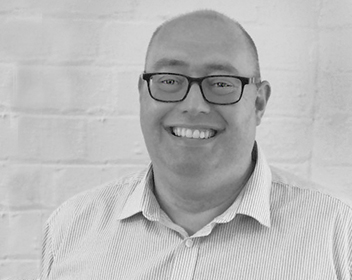 Ian Kirk Ellis Ieng (352X280px)