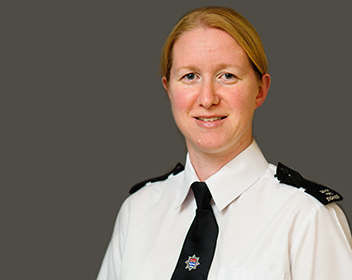 SEAL, Lynsey Ceng Mifiree Closer Crop 352X280px